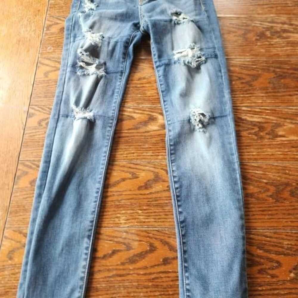 Judy Blue Distressed light wash skinny jeans sz 7/28